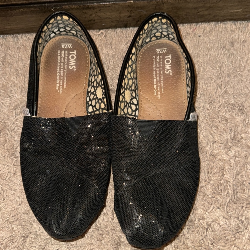 SPARKLE BLACK TOMS SIZE 7.5
